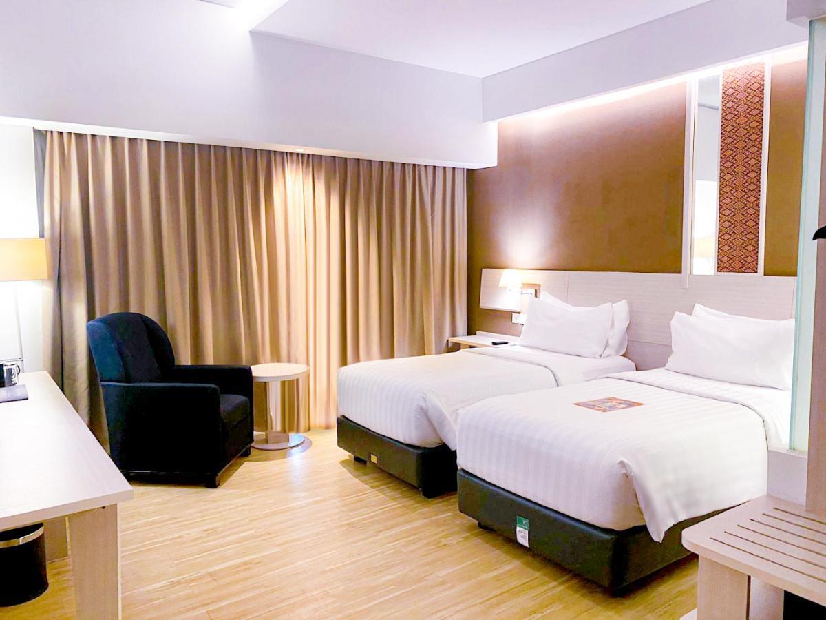 Harper Palembang By Aston Hotel Екстериор снимка