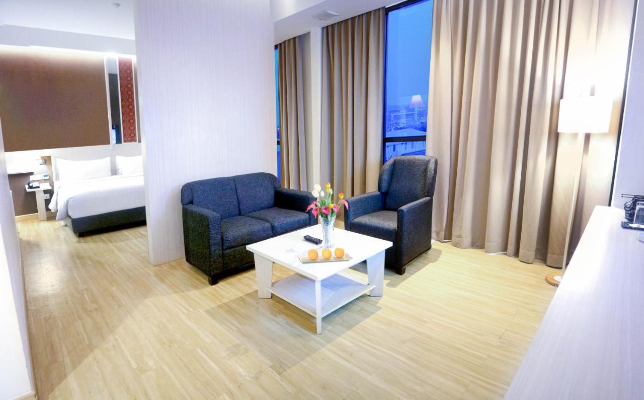 Harper Palembang By Aston Hotel Екстериор снимка