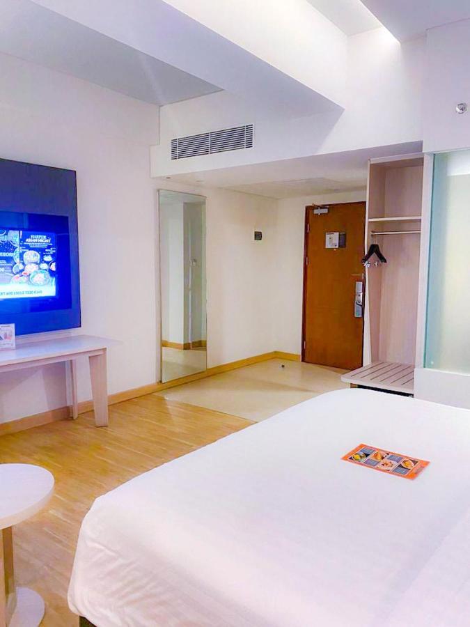 Harper Palembang By Aston Hotel Екстериор снимка